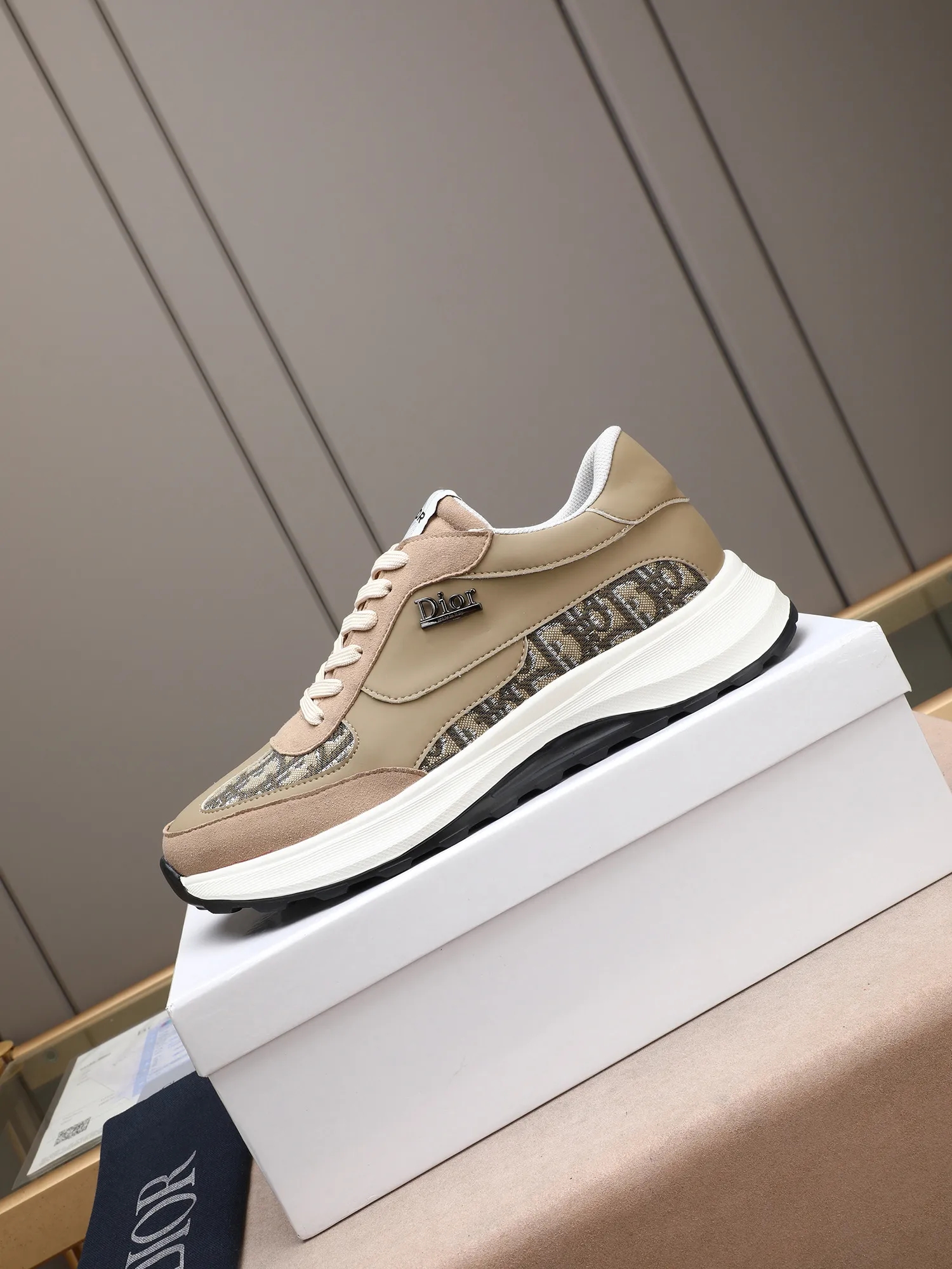 Men's shoes 💰P460 Dior's avant-garde and versatile fashionable men's shoes are privately modeled, calfskin stitched with Dior's special waterproof fabric, fashionable, simple, elegant, trendy, eye-catching, and pursuing class. It will subvert old ideas and be a must-have for fashionistas who want to spend time with you! Must keep it for yourself! High-end comfort but low-end, high-end quality workmanship. Code number: 38-44 (45 customized) 3 colors for your choice [kiss][kiss][kiss]